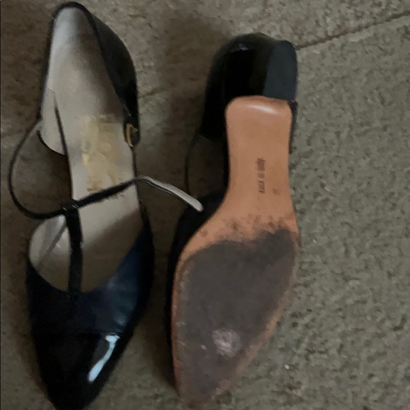 Shoe - Picture 2 of 4